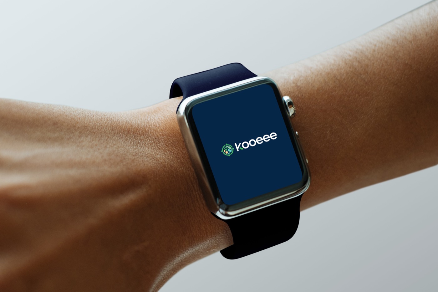Kooeee app showing nearby parking on a map